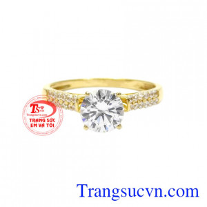 Với thiết kế đầy tinh tế và tỉ mỉ này phù hợp để làm nhẫn cầu hôn.