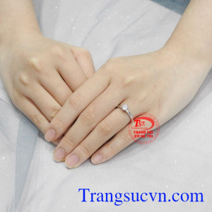 Nhẫn nữ vàng trắng gắn kết sự lựa chọn hàng đầu cho nữ giới.
