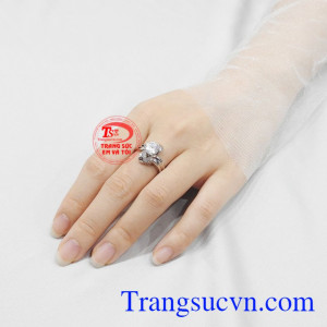 Nhẫn nữ vàng trắng quý cô sự lựa chọn dành cho các cô gái hiện đại.
