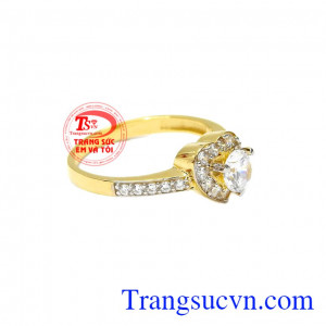 Với sự kết hợp khéo léo từ vàng tây 10k cùng đá cz lấp lánh đã tạo nên một sản phẩm hoàn hảo cho phái đẹp. Nhẫn trái tim thơ ngây