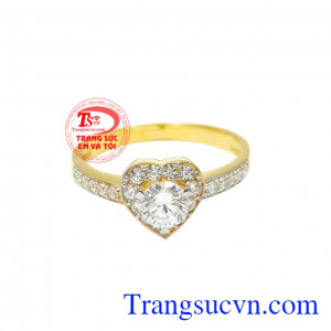 Nhẫn trái tim thơ ngây đơn giản mà đầy tinh tế.