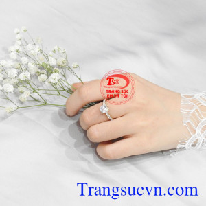 Không chỉ là món đồ trang sức bình thường, nhẫn vàng trang nhã còn giúp người dùng thể hiện phong cách của mình. Nhẫn vàng trang nhã