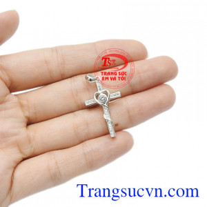 Vì vậy, sản phẩm rất được phái đẹp ưa chuộng và lựa chọn để đeo bên mình.