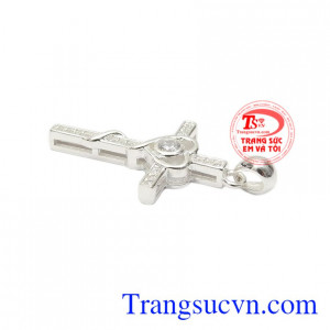 Thánh giá là biểu tượng cho sự chở che, bảo vệ, là lá bùa hộ mệnh cho người đeo.