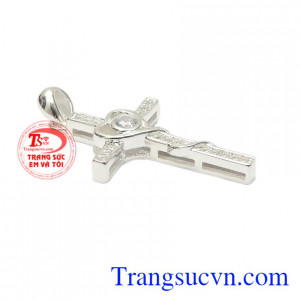 Với thiết kế nhỏ gọn dễ dàng kết hợp cùng nhiều kiểu dáng dây chuyền.