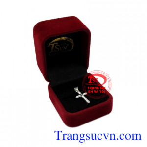 Thánh giá bạc đính đá an lành sự lựa chọn tuyệt vời cho bạn và những người thân yêu.