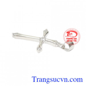 Sử dụng trang sức thánh giá bên người sẽ được Thiên Chúa bảo vệ, mang lại bình an, may mắn.