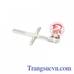 Thánh giá bạc cũng là trang sức rất được ưa chuộng, mang lại sự nhẹ nhàng, tinh tế và sang trọng.
