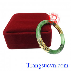 Vòng ngọc cẩm thạch thích hợp cho người mệnh mộc và mệnh hỏa.