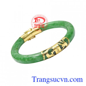 Đeo vòng tay ngọc cẩm thạch giúp đem lại sự may mắn, tài lộc và bình an.