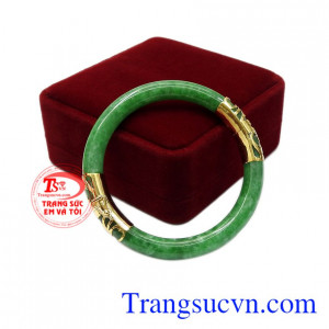 Ngoài ra, cẩm thạch thiên nhiên còn có tác dụng điều hòa khí huyết, làm giảm đau đầu, thanh lọc độc tố.