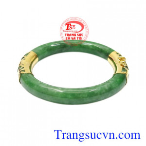 Từ xưa đến nay cẩm thạch thiên nhiên được coi là biểu tượng của sự quyền quý, thịnh vượng và bình an.