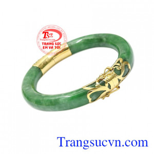 Vì vậy, cẩm thạch thường được sử dụng vừa là đồ trang sức sang trọng vừa là lá bùa cho mỗi người.