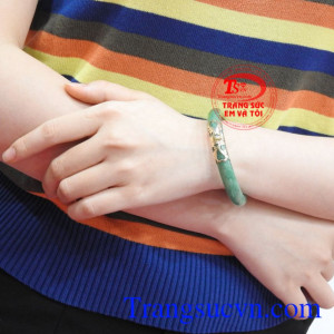 Vòng ngọc bọc vàng cao cấp là sự lựa chọn tuyệt vời cho chính bạn và người bạn yêu thương.