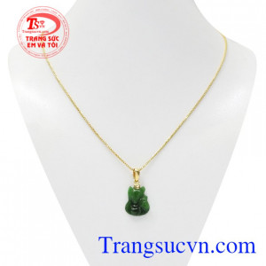 Bộ mặt dây hồ ly Jadeite là sự kết hợp đầy tinh tế của mặt dây hồ ly thiên nhiên và dây chuyền vàng chất lượng.
