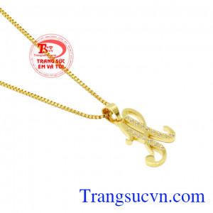 Được chế tác từ vàng tây 18k giúp sản phẩm bền đẹp và sáng bóng với thời gian. Bộ trang sức chữ H phong cách