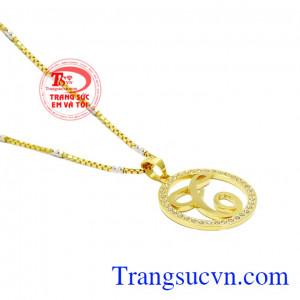 Sản phẩm phù hợp để làm quà tặng cho người phụ nữ bạn yêu thương. Bộ trang sức chữ T đẹp