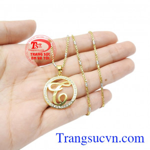 Cũng là món quà cho chính mình sau những ngày làm việc vất vả. Bộ trang sức chữ T đẹp