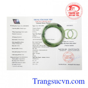 Cặp vòng tay ngọc đẹp.