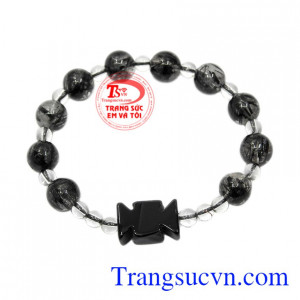 Chuỗi mân côi là vật cần thiết trong lúc cầu nguyện của những người theo đạo công giáo.