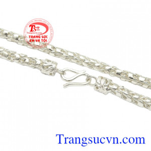 Trang sức bạc mang lại nhiều lợi ích đến cho người đeo.