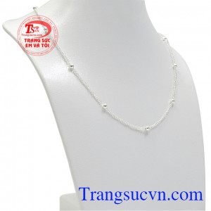 Dây chuyền bạc nhỏ xinh được chế tác từ bạc 92.5. 