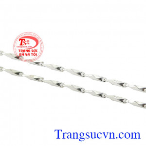 Dây chuyền bạc vừa giúp làm đẹp vừa kháng khuẩn, cản gió bảo vệ cơ thể. Dây chuyền bạc nữ cá tính