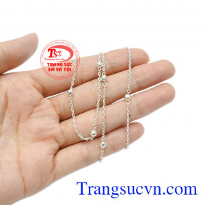 Dây chuyền bạc nữ đáng yêu giúp người dùng thể hiện cá tính. 