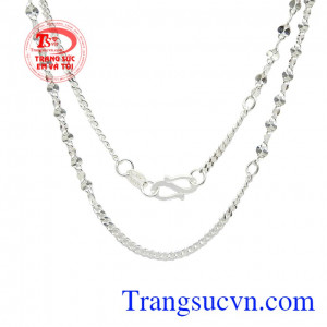 Sản phẩm chế tác từ bạc 92.5 bền đẹp và có tính kháng khuẩn tốt. Dây chuyền bạc nữ dễ thương