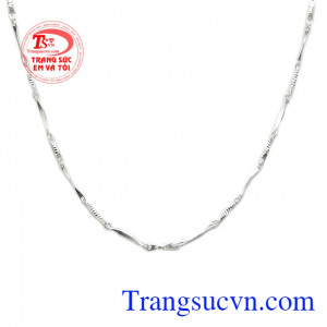 Dây chuyền bạc nữ tiểu thư hợp thời trang, đang được rất nhiều khách hàng yêu thích và lựa chọn.