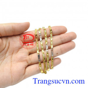 Thiết kế nam tính và trẻ trung phù hợp với giới trẻ. Dây chuyền nam thời trang vàng tây