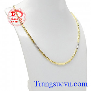 Dây chuyền nam vàng hào hoa được chế tác với các chi tiết nổi bật và phong cách. 