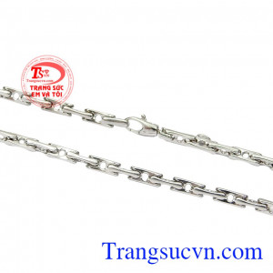 Dây chuyền nam vàng trắng thời trang dễ dàng kết hợp cùng nhiều kiểu trang phục. 