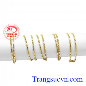 Với chất liệu vàng tây 18k mang lại độ bền đẹp và sáng bóng với thời gian. Dây chuyền nữ dễ thương
