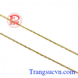 Dây chuyền nữ dễ thương có thể kết hợp cùng mặt dây chuyền để tạo thêm điểm nhấn. 