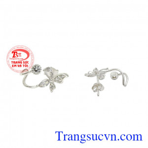 Hoa tai bạc phong cách với kiểu dáng trẻ trung, năng động.