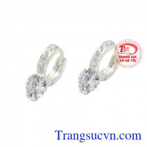 Sản phẩm dễ dàng kết hợp cùng nhiều kiểu trang phục và phụ kiện.