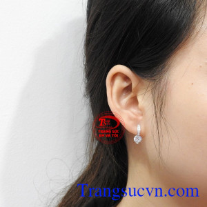 Hoa tai bạc tinh tế