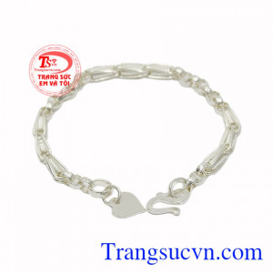 Cha mẹ luôn mong muốn mang đến nhiều điều tốt đẹp nhất dành cho con yêu của mình.