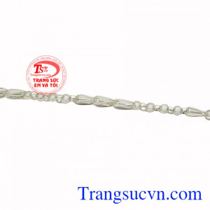 Chiếc lắc tay này sẽ là món quà lưu giữ kỉ niệm tuổi thơ dành cho các bé.