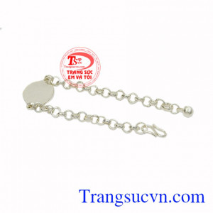 Tấm lòng của cha mẹ luôn mong muốn những điều tốt đẹp nhất đến cho con.