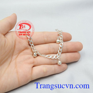 Trang sức Em và Tôi đa dạng kiểu dáng, kích thước giúp các cha mẹ dễ dàng lựa chọn sản phẩm phù hợp cho bé yêu của bạn.
