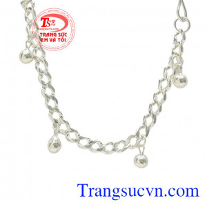 Chính vì thế mà các sản phẩm bạc được rất nhiều bà mẹ tin dùng. Lắc bạc đẹp cho bé trai