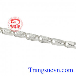 Thiết kế sản phẩm với các chi tiết đơn giản nhưng vẫn mang lại vẻ nam tính và thời trang. Lắc bạc nam mạnh mẽ