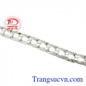 Thiết kế bản to càng giúp phái mạnh thêm tự tin. Lắc bạc nam nổi bật