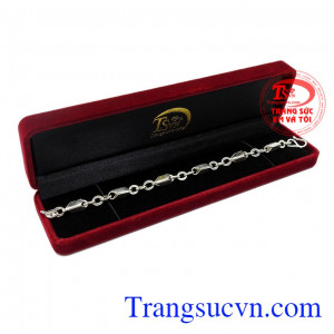 Lắc tay bạc nam phù hợp với nhiều độ tuổi.