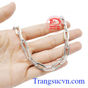 Không chỉ là món đồ trang sức mà khi sử dụng bạc thường xuyên còn giúp cản gió và diệt khuẩn. Lắc bạc nam thời trang