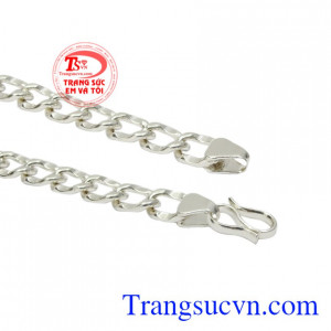 Lắc tay bạc hiện đang là xu hướng trang sức được nhiều nam giới ưa chuộng.