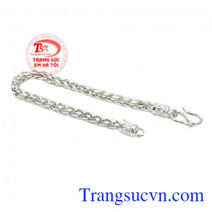 Kích thước sản phẩm không quá lớn đem đến sự thoải mái khi sử dụng. Lắc bạc phái mạnh