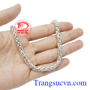 Sản phẩm chế tác từ bạc 92.5 giúp kháng khuẩn và cản gió. Lắc bạc phái mạnh